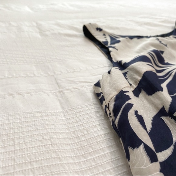 CLUB MONACO NAVY GREY FLORAL SILK BLEND SLEEVELESS ASYMMETRICAL DRESS - 2 - Picture 8 of 12